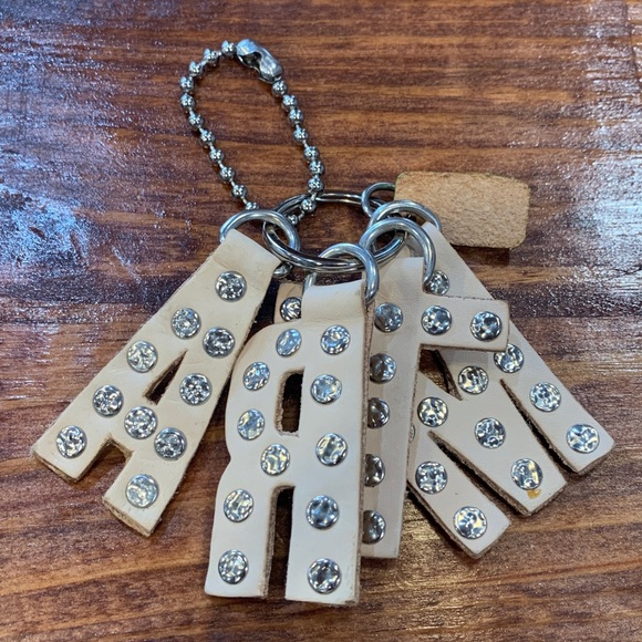 Consuela MTRA CHARM - Picture 5 of 17